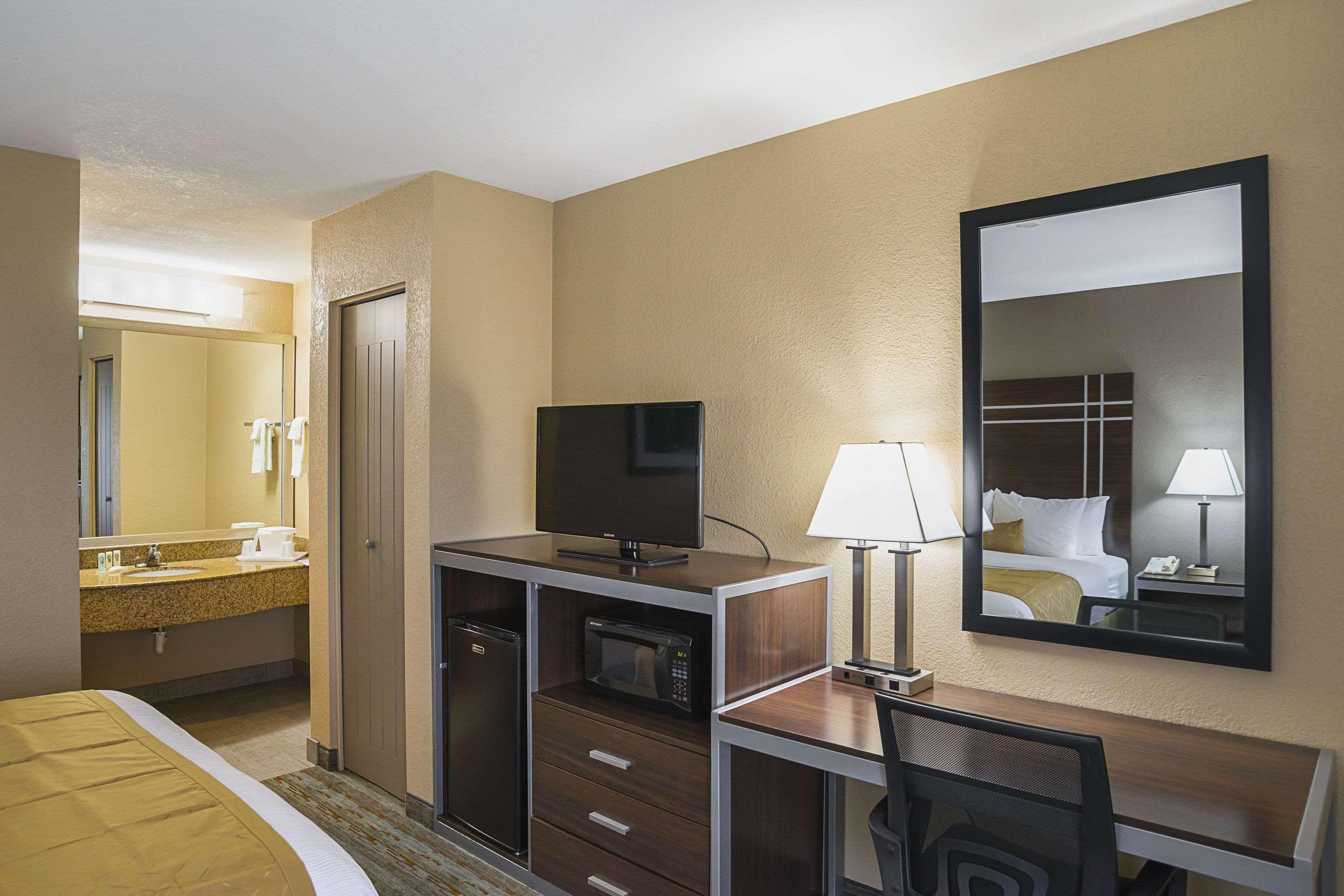 Quality Inn Phoenix North I-17 Екстериор снимка